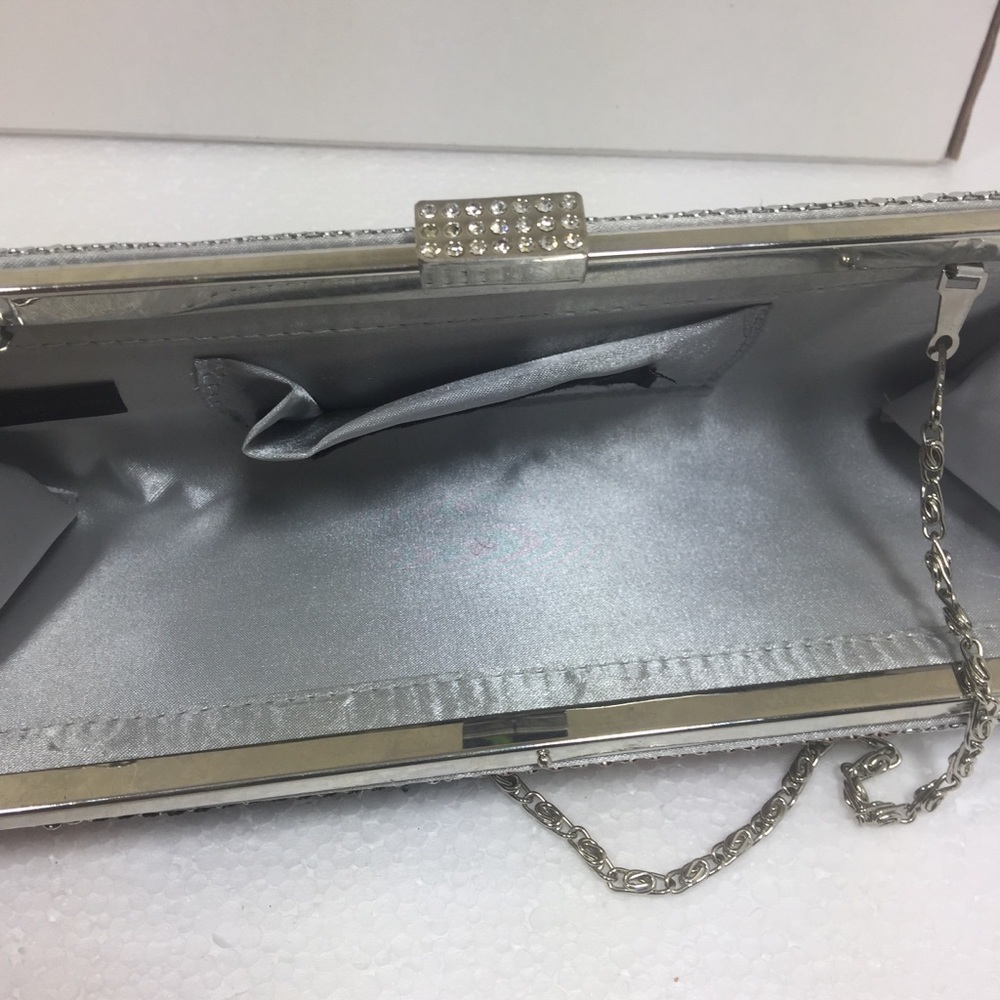Lulu Townsend Clutch. With Chain. - Picture 7 of 8